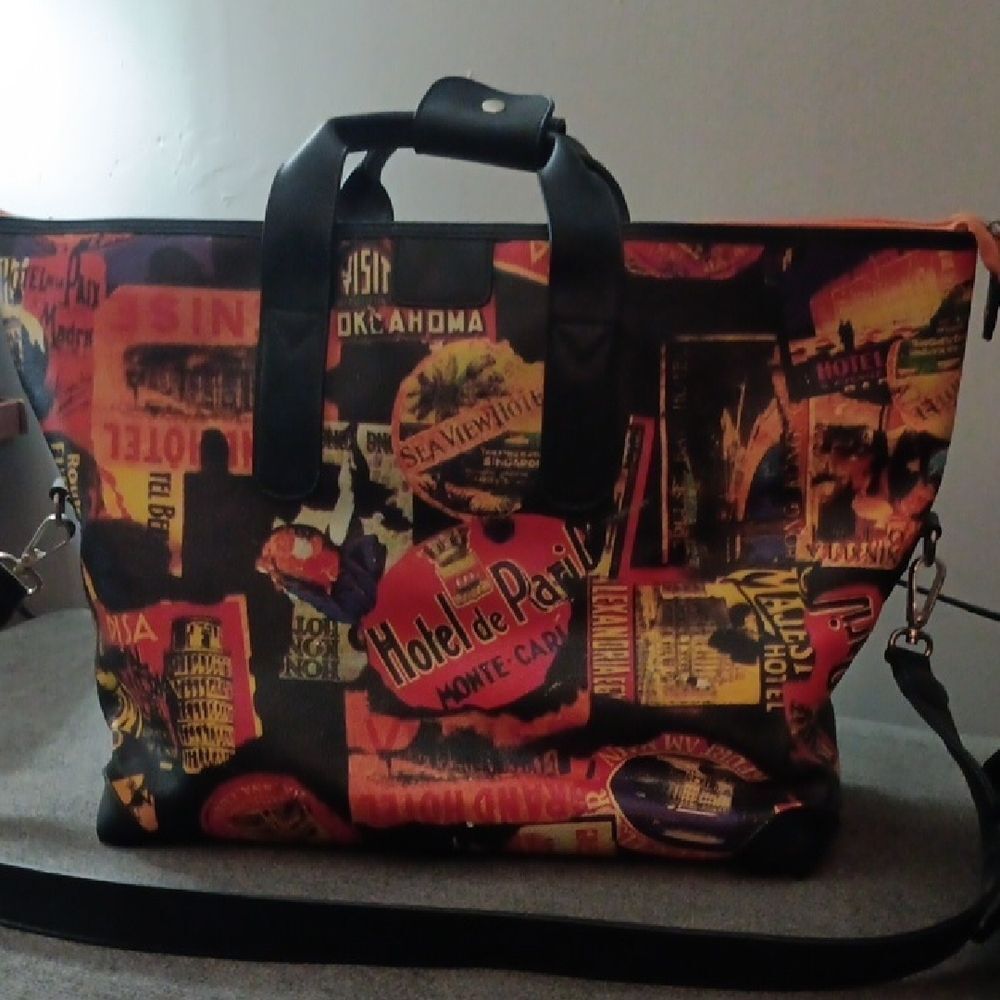 🤠Stylish Multicolor Travel Bag